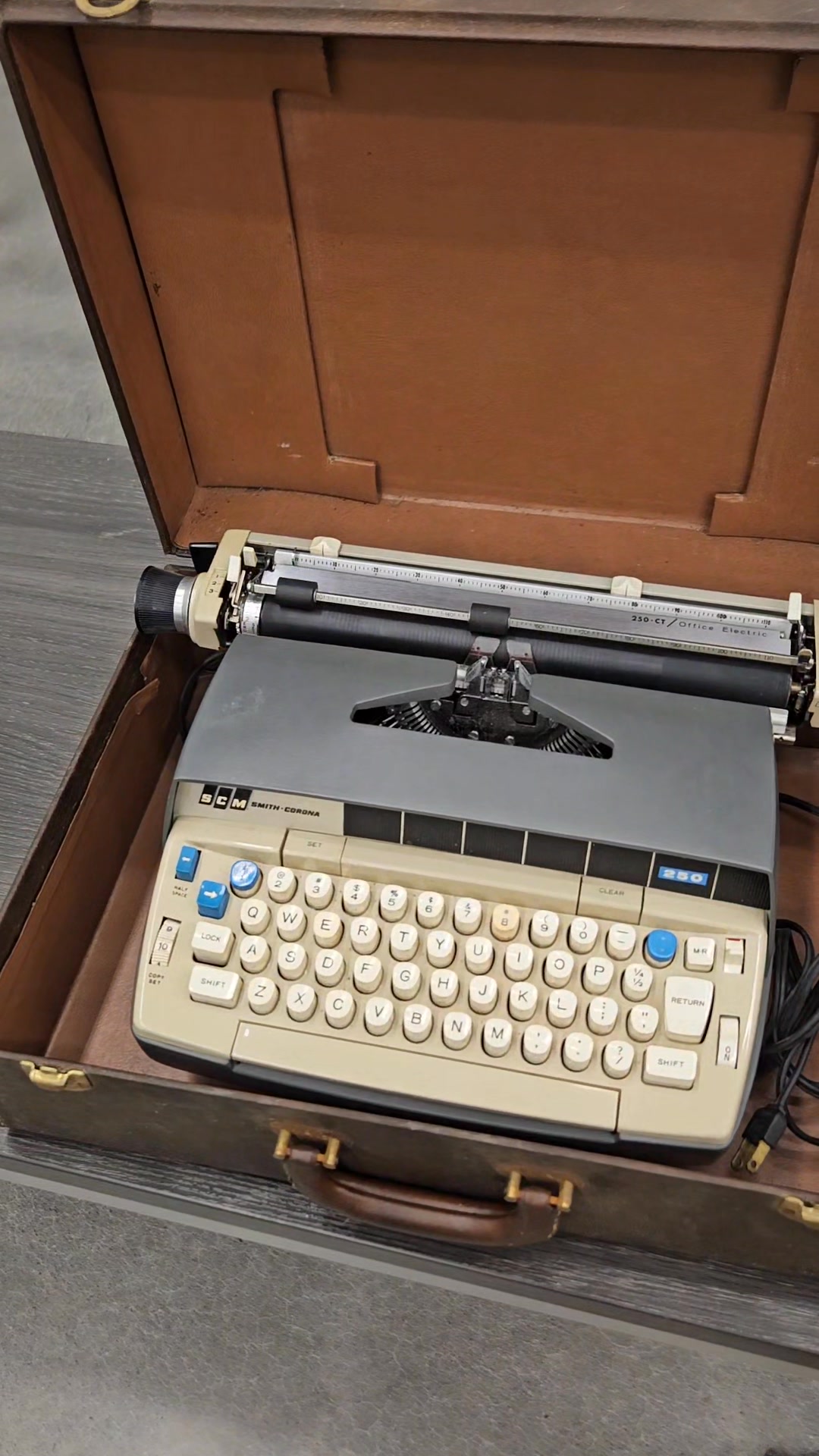 Sears Roebuck & Co Electric Typewriter Model 161 53772 Commuter