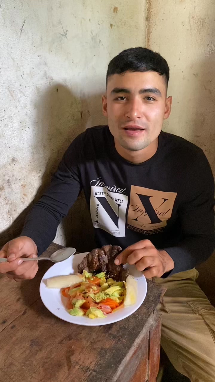 Hoy estoy comiéndome este almuerzo, gracias a Dios | El rrusti | Facebook