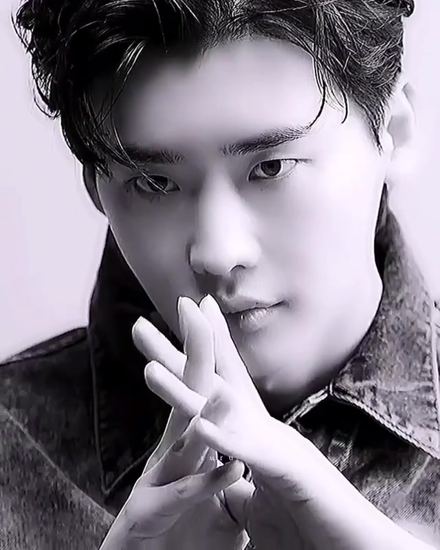 Lee Jong Suk (@jongsukiesofficialpage) • Facebook