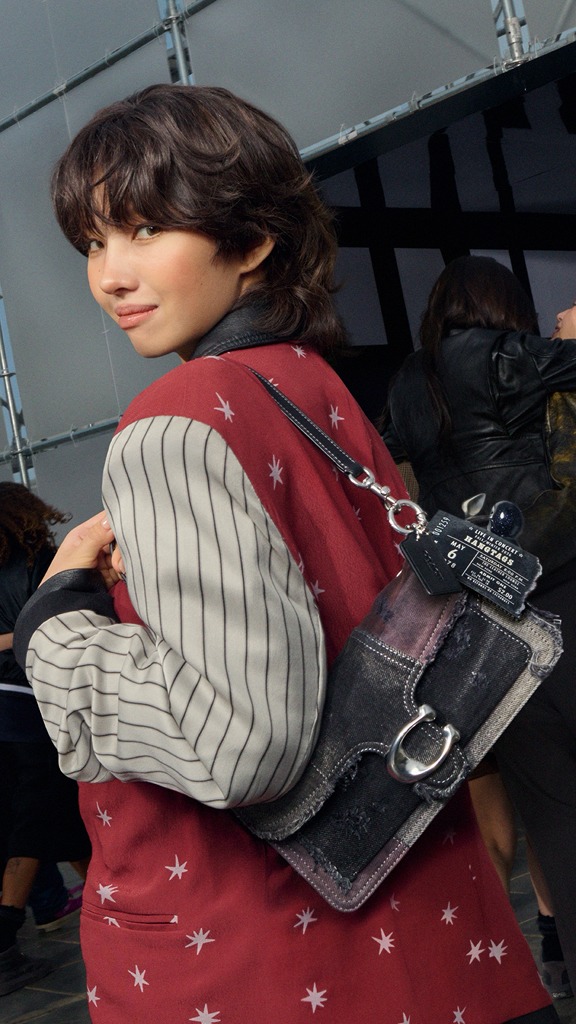COACH美品✨️ レザー ハンドバッグ レッド ソーホー Coach - Stop scrolling- we've got a perfect gift for her! The red
