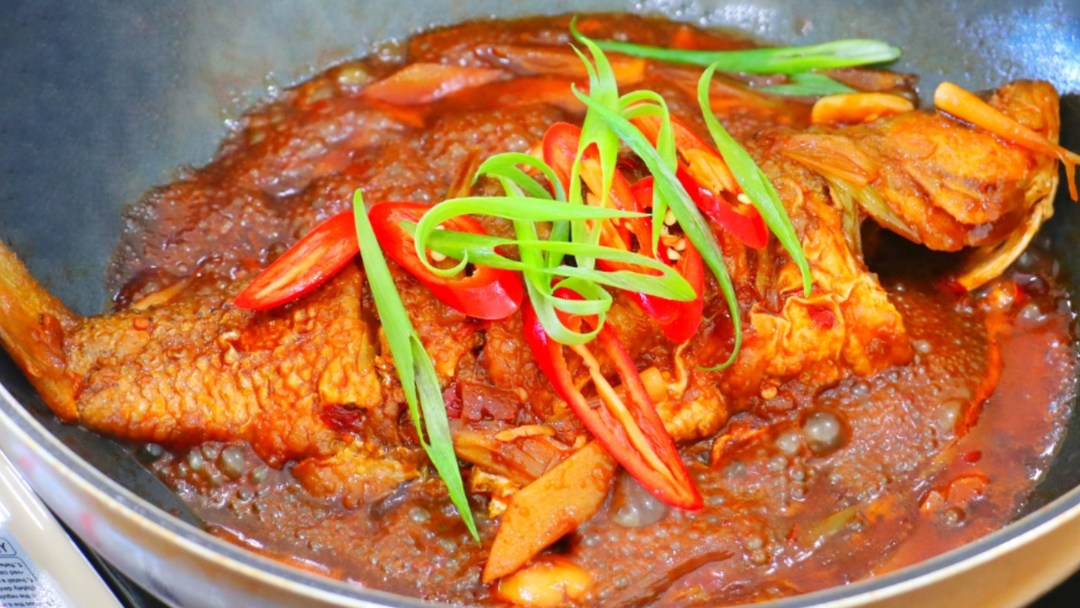 The BEST Braised Fish Recipe! Printable Recipe: /cicili.tv/chinese ...
