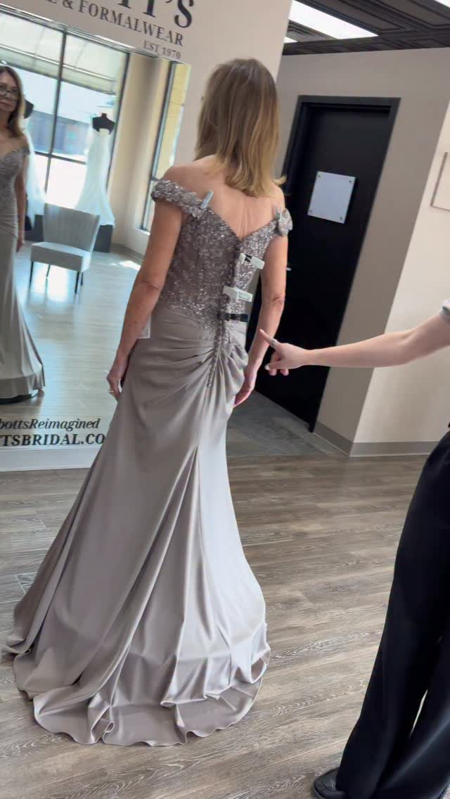 bridesmaid dresses canton ohio ABBOTTS GIRLS HAVE MORE FUN! 😂🙌🏻 Could you order a dress for cheap online? Sure! 🤷🏼‍♀️ But where is the fun in that! We believe nothing can replace having an AMAZING experience with a wonderful team Neck Size:19 limited Bridesmaid Dress - Mori