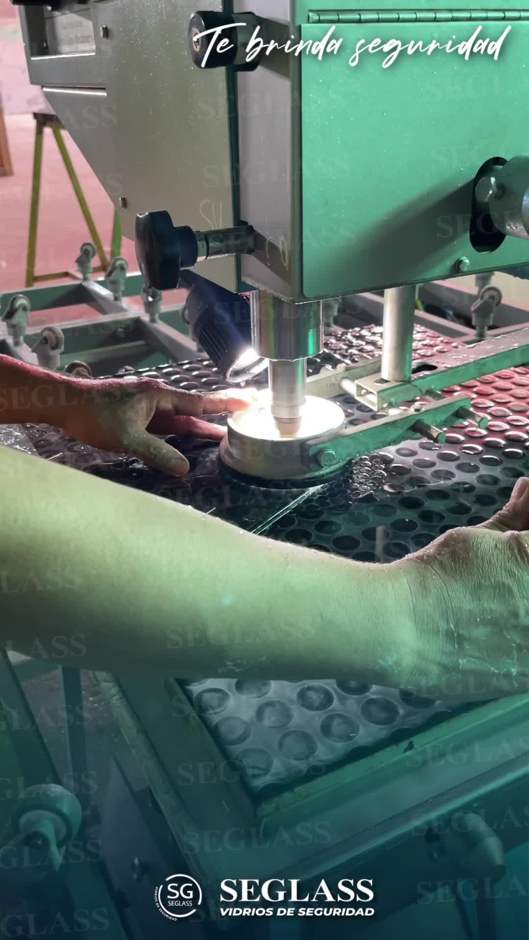 ¡Acompáñanos a descubrir este fascinante proceso! 🔄 En SEGLASS, después ...