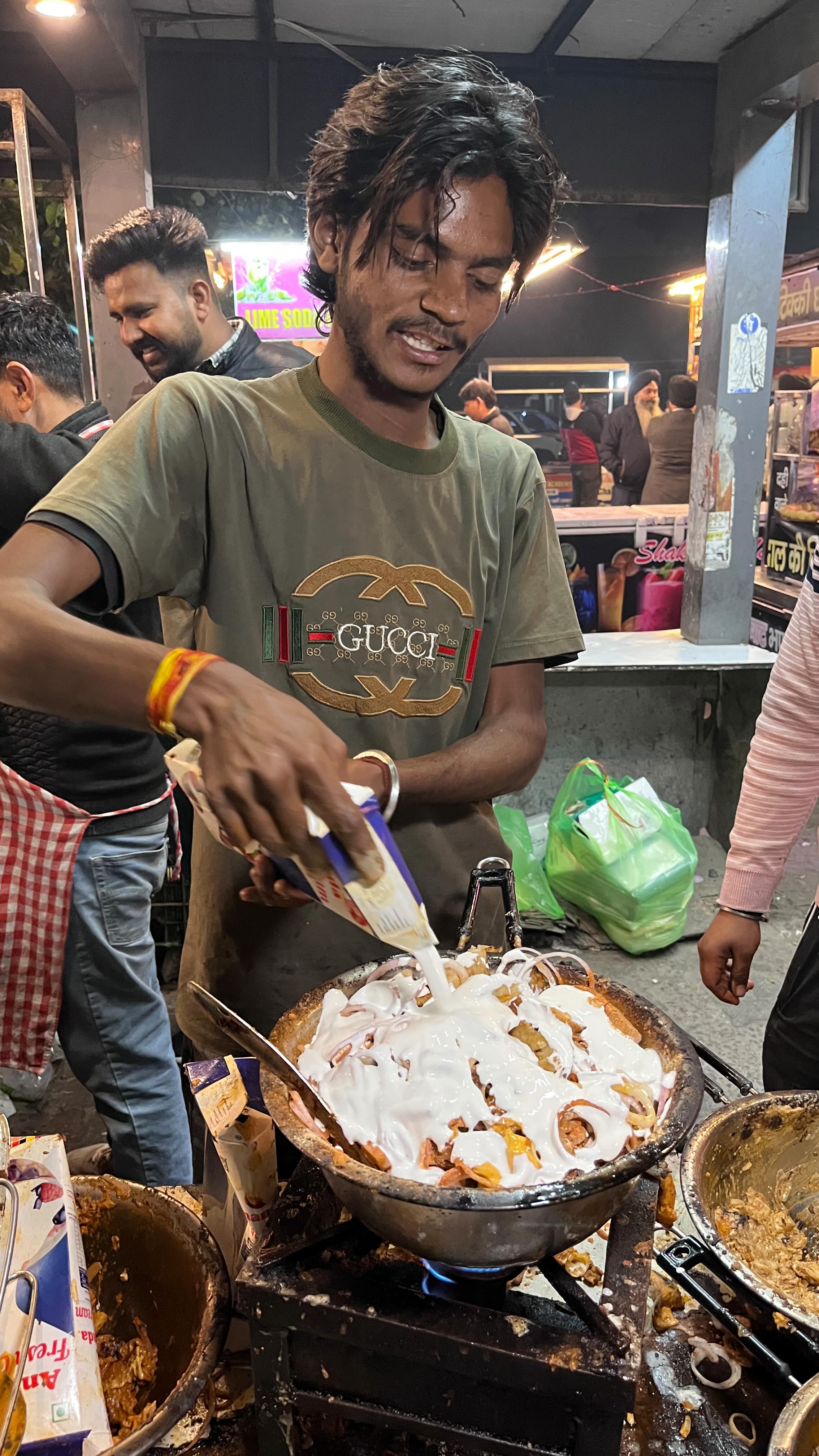 “Indoriyan Di Chaap pe malai chaap ka bhandar, plate maango te pahad ...