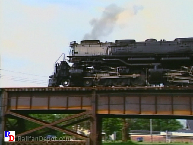 Scenes of Challenger 3985 running an excursion train during the 2001 ...