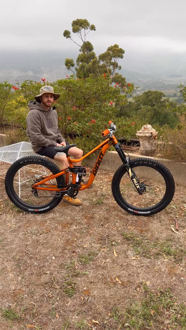 tom_isted walks us through his custom @giantbicycles Reign SX for