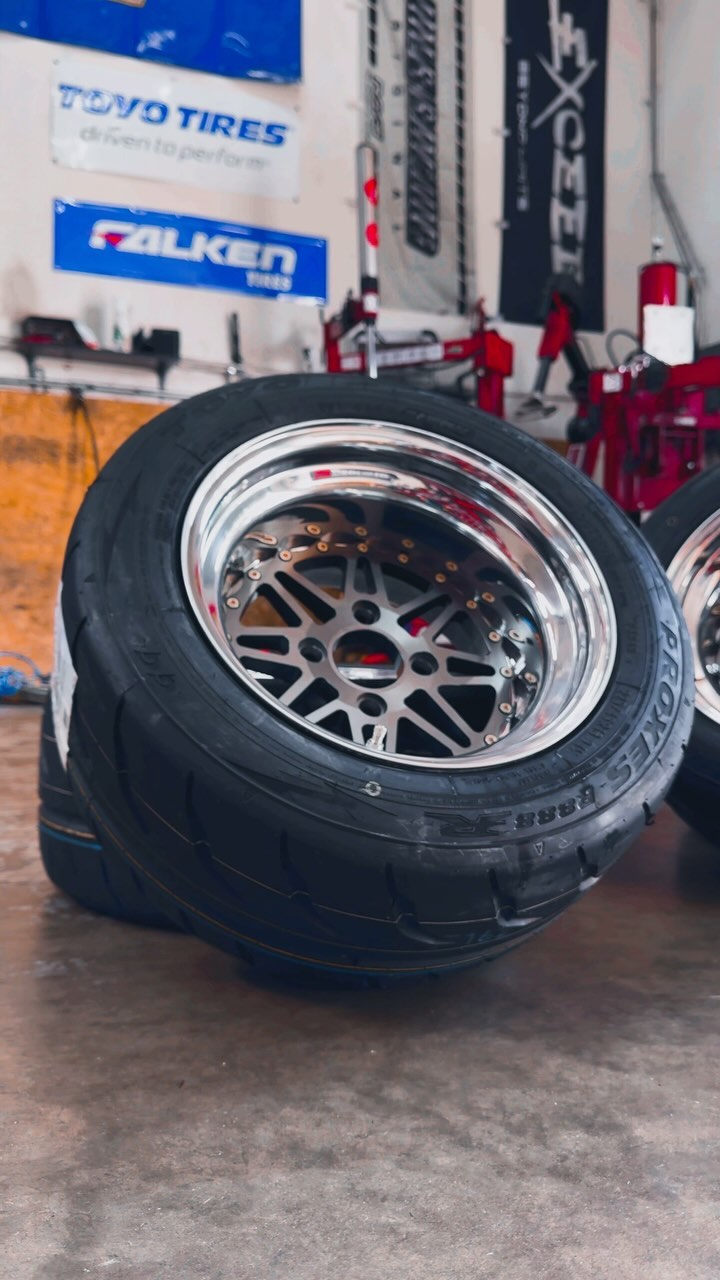 Fresh fit for the weekend 👌 225/45/13 Toyo R888R on 13x8 Force