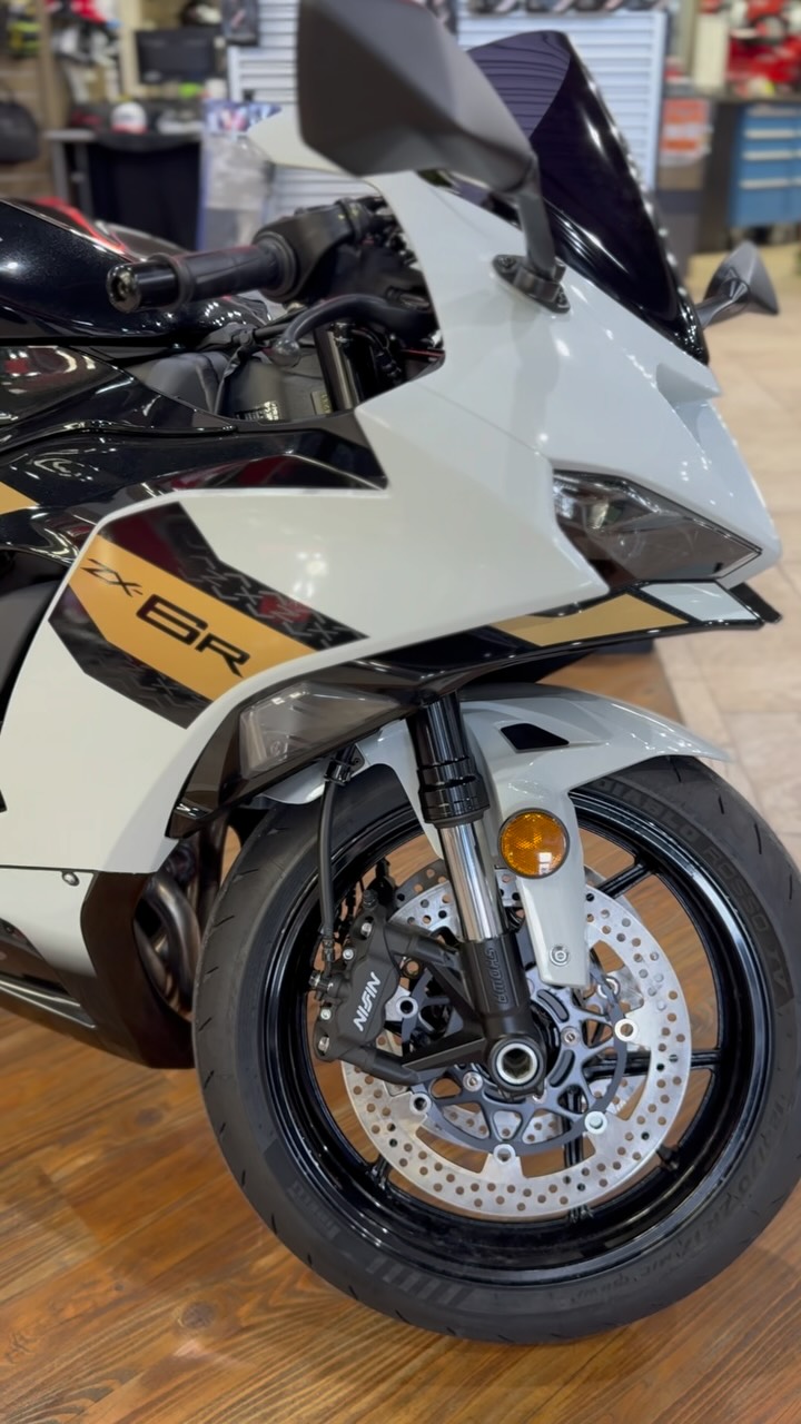 2026 ZX6R already equipped with a Yoshimura exhaust, tidy tail