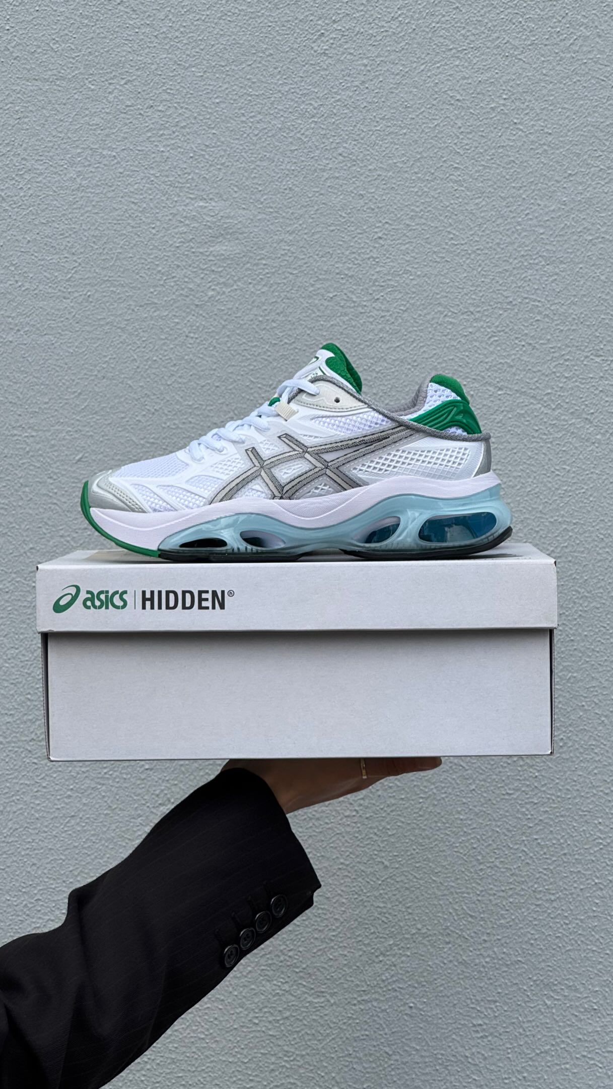 A different take on the ASICS HIDDEN GEL-KINETIC 2.0 ? The 