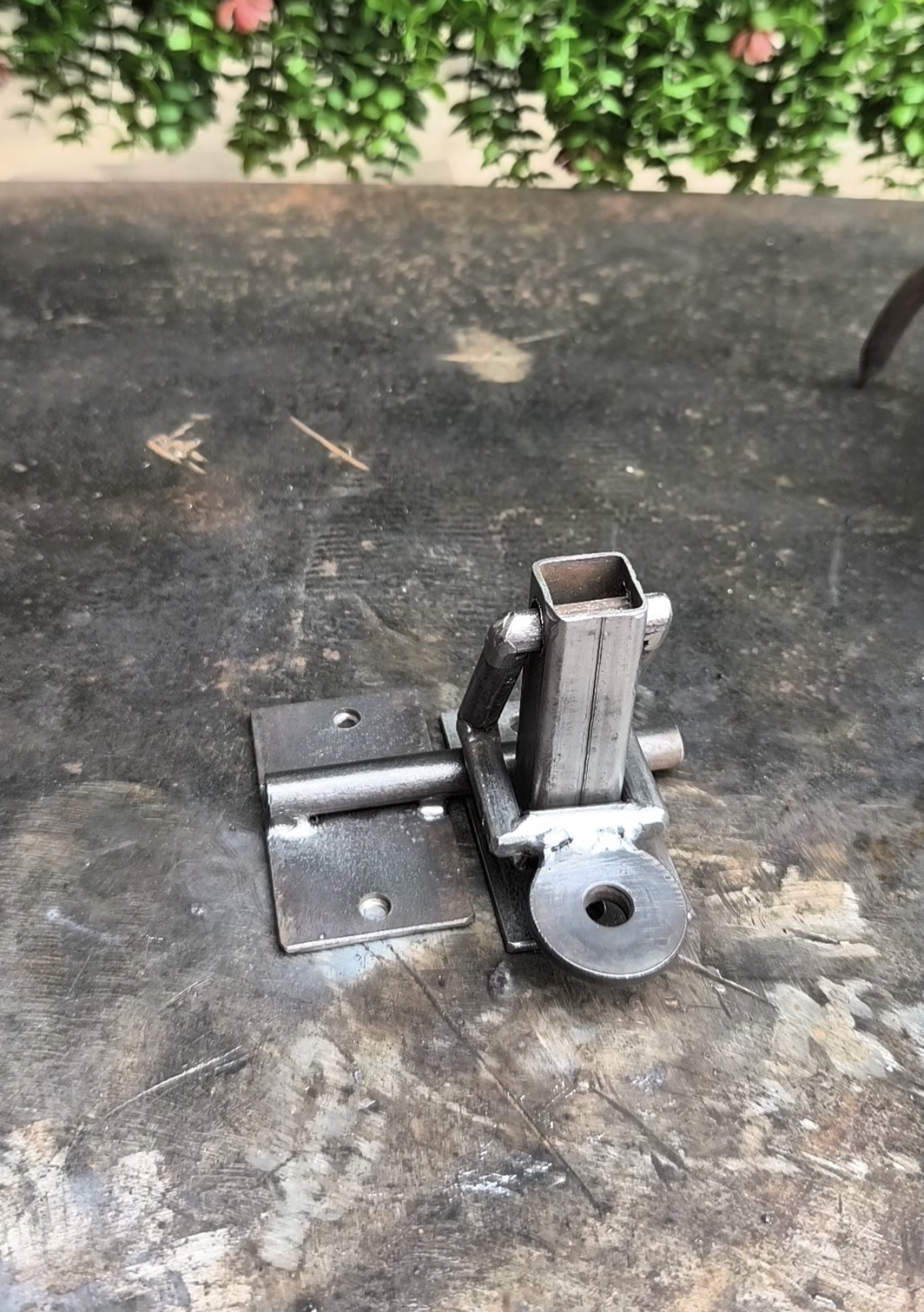 Brilliant idea to make your own automatic latch | DIY & CRAF | Facebook