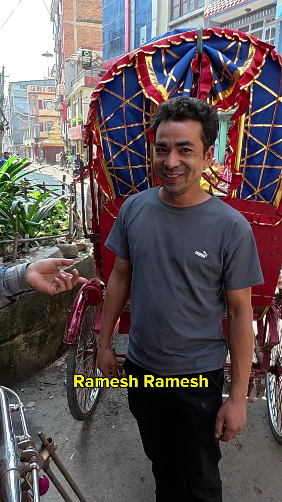 Rewarding an honest rickshaw driver in #kathmandu #nepal 🇳🇵 ...