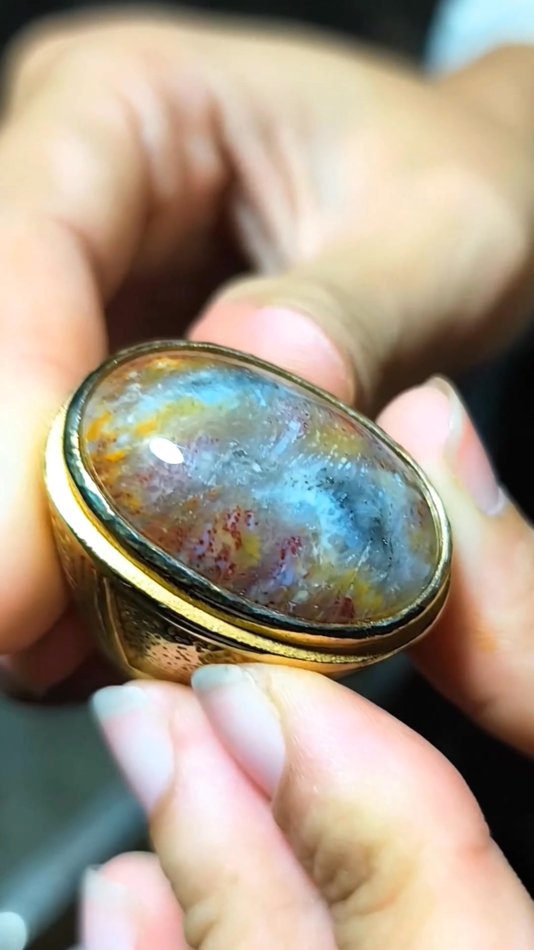 Dari bahan teratai lipan,,, tapi ga kelihatan lipan nya #gemstone ...