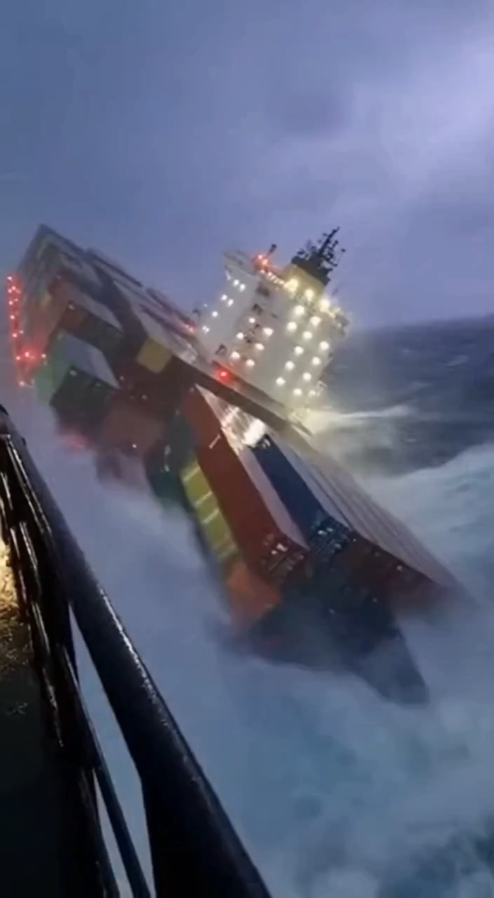 A dramatic container ship crash in heavy seas was captured on ...