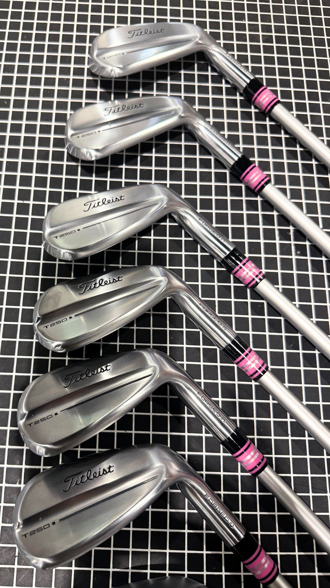 Bag candy. 🍬 BOTW- Head: Titleist T250 Shaft: Mitsubishi MMT