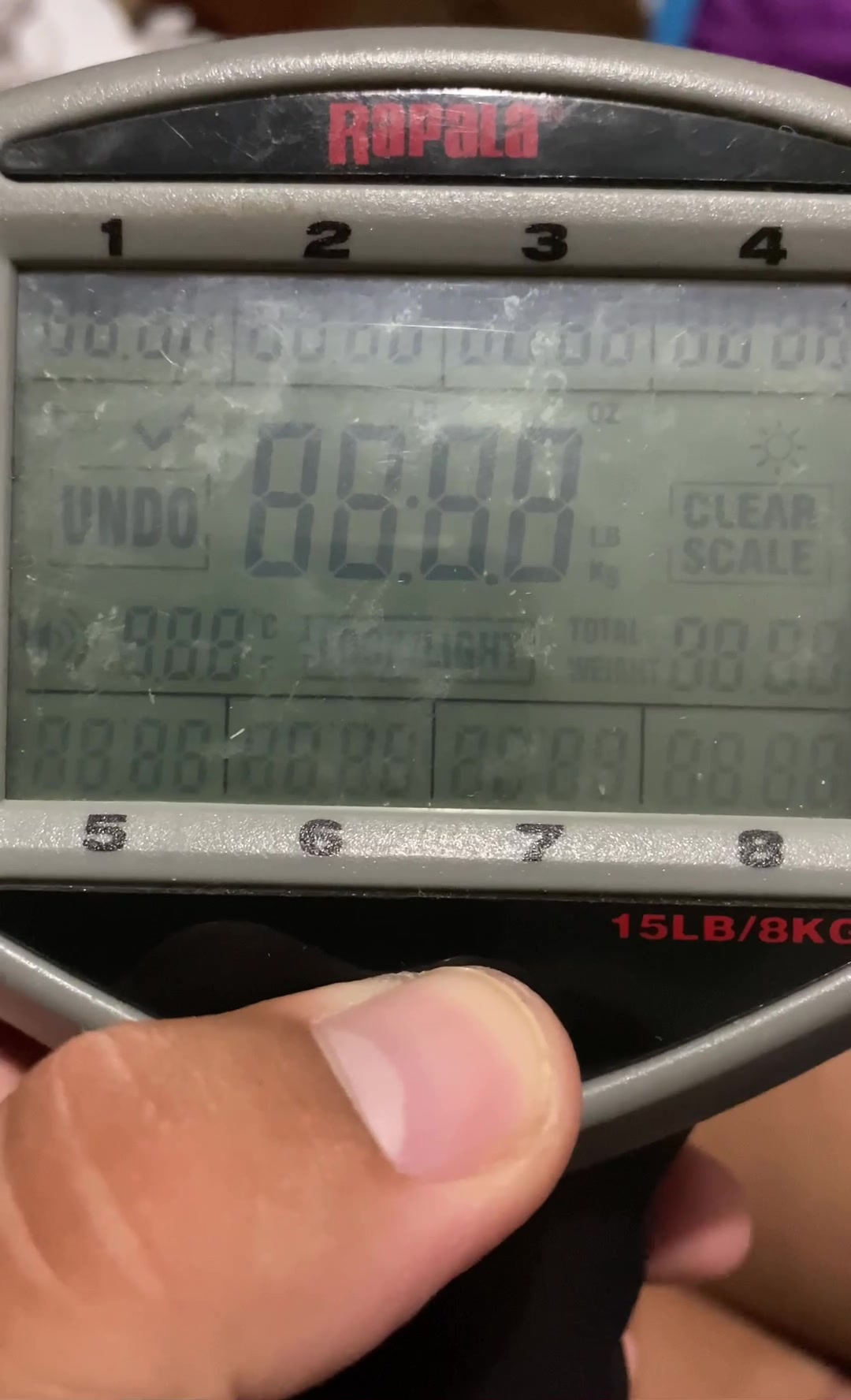 berkley fishing scale battery site www.ifish.net Digital Fish Ideal for a large range of fish species with a 23kg/50lb weighing capacity and is capable of reading weight in kg or lbs. Watch Weight Accuracy Test! Berkley