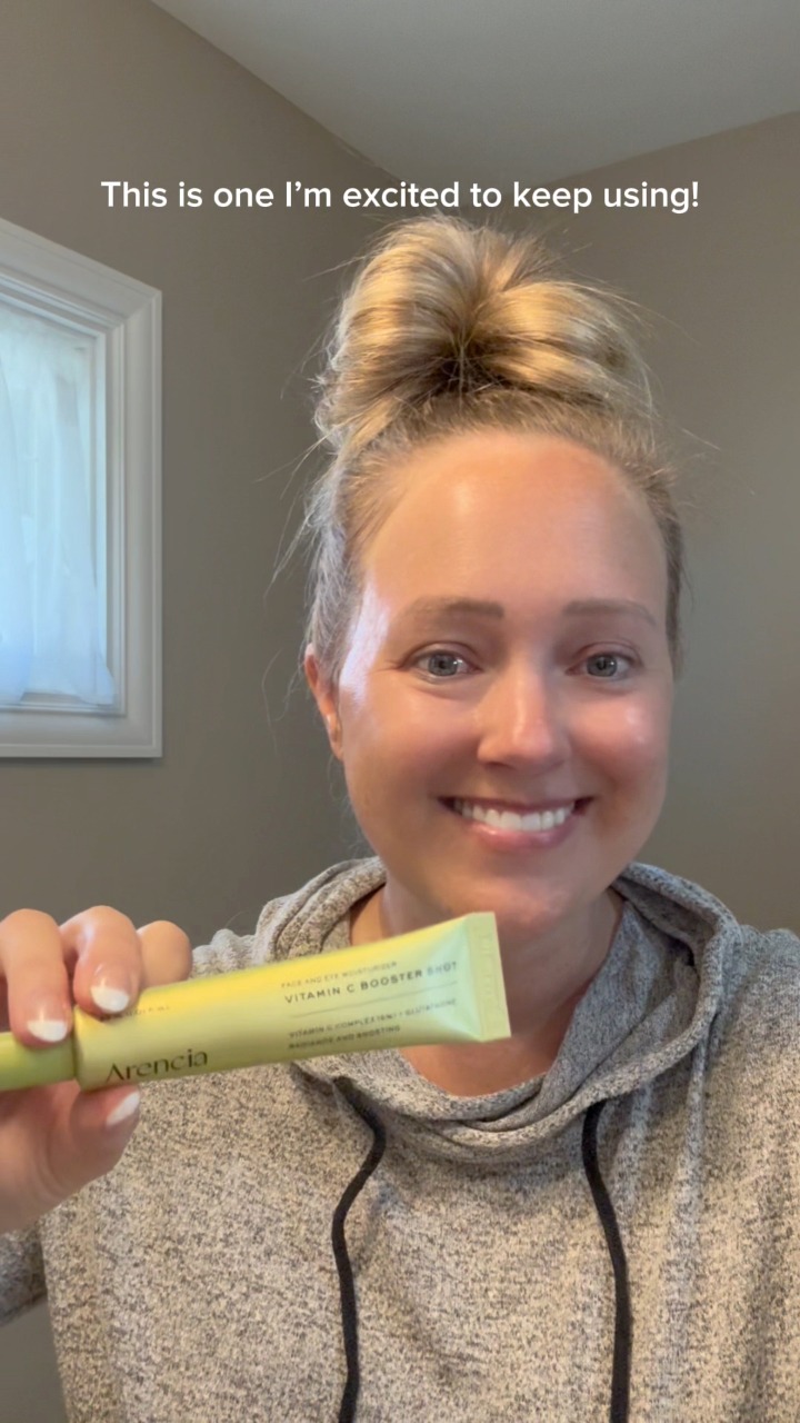 Trying the Arencia Vitamin C Booster Shot in my skincare routine ✨, This one combines Vitamin C + glutathione and is made for dull, uneven-looking skin. It also includes panthenol and allantoin to 