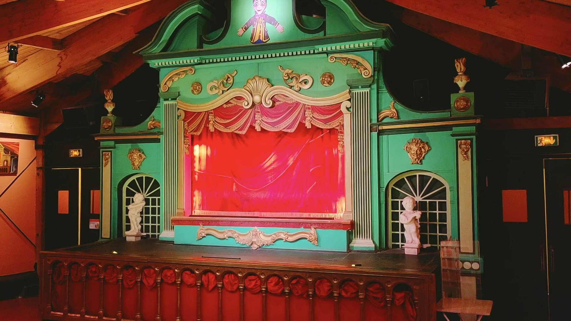 au champ de Mars Le Théâtre des parisiennes