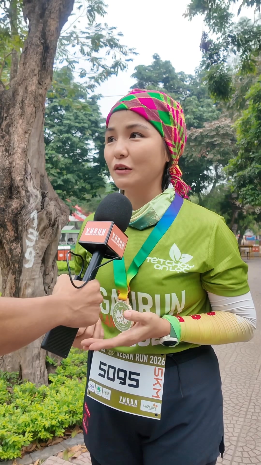 Chúng ta cùng gặp lại Hoàng Xuân Vân Anh tại sự kiện VEGAN RUN. Cô là ...