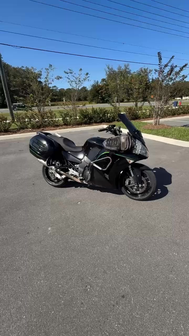 00 Kawasaki Concours. 23k miles. One owner. Runs and rides great