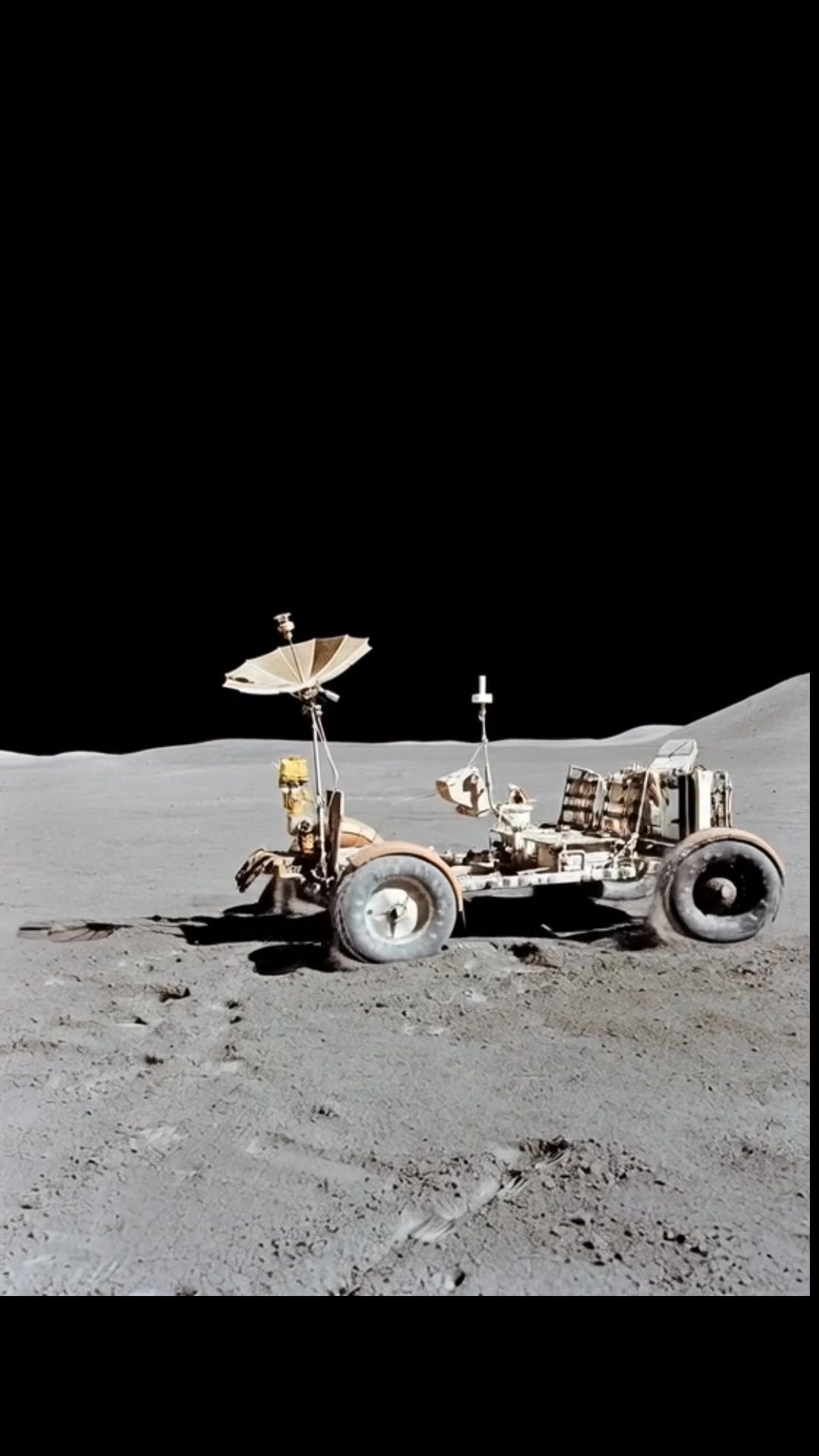 ApoLLo  XV  1971年　 On this day in 1971, the Apollo 15 astronauts used the Lunar