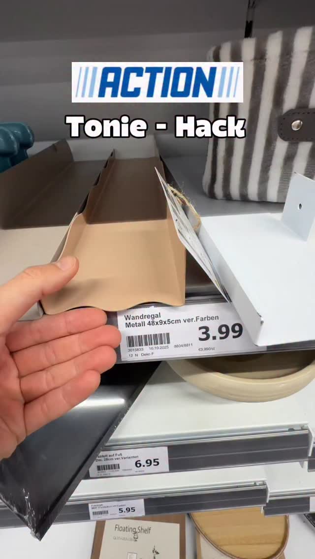 OMG… warum sagt einem das keiner früher? 😳, Dieses magnetische Regal von Action für 3,99€ ist einfach DER Tonie-Hack., Es passen so viele Tonies drauf, sie sind sofort griffbereit 🤝, Für uns wirklich