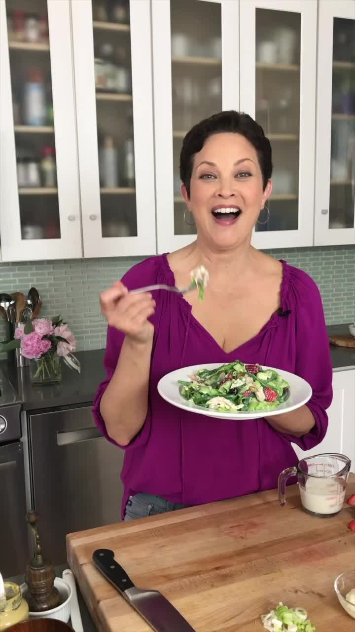 This creamy, herb-y, fruity green salad with chicken is chock full of healthy goodies and has a luscious, creamy dressing that I could practically drink! Here’s a link to the recipe: 