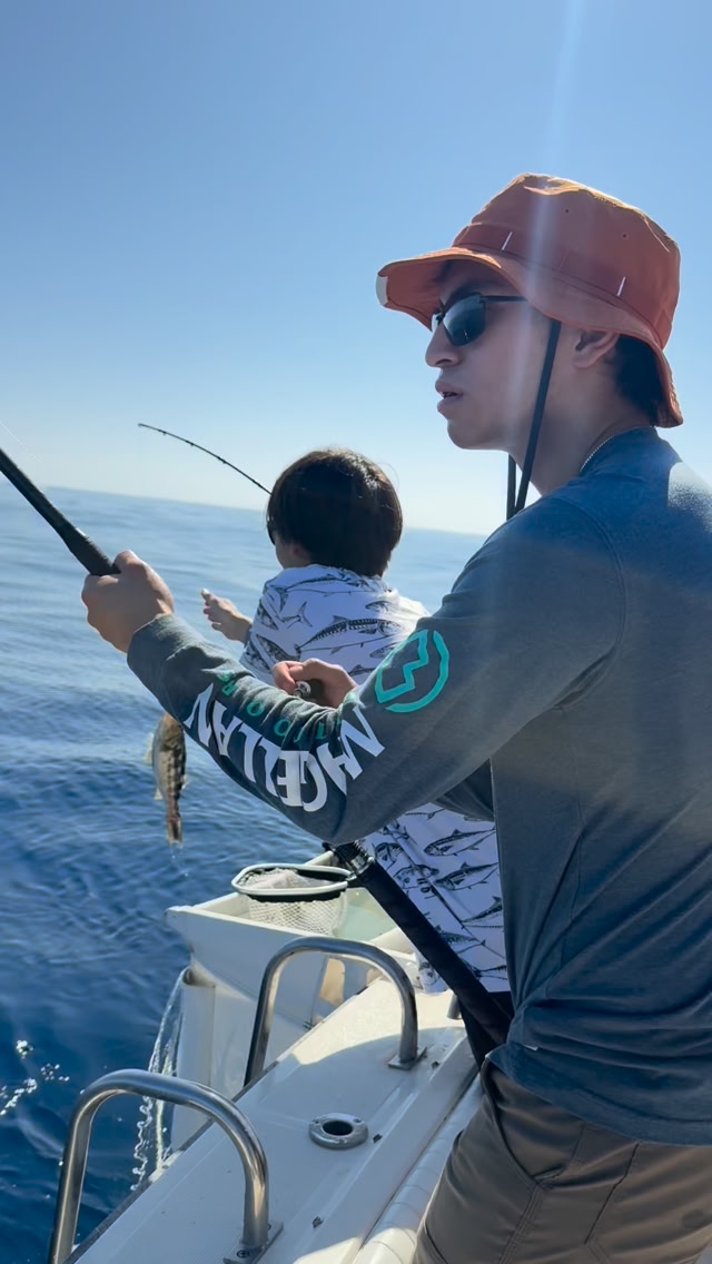best fishing pole for 10 year old PLUSINNO KFR3 Kids Rod Combo Full Kits without Net – Plusinno Color - Handle Position:Black - Left Handed The spincast reel has Abu ambassadeur 5500c for biggamegift25