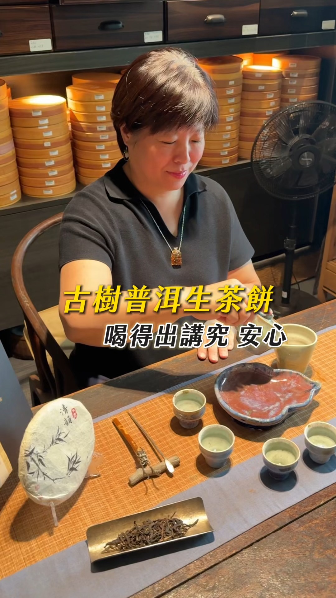 影青】 是人們對宋代景德鎮燒制的具有獨特風格的瓷器的名稱。由於它的