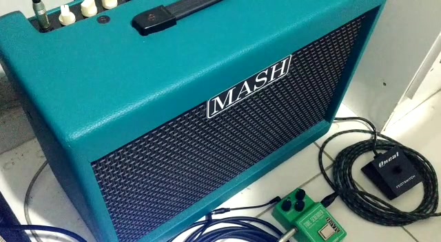 TS 808 clone with a clean blend from a local builder.