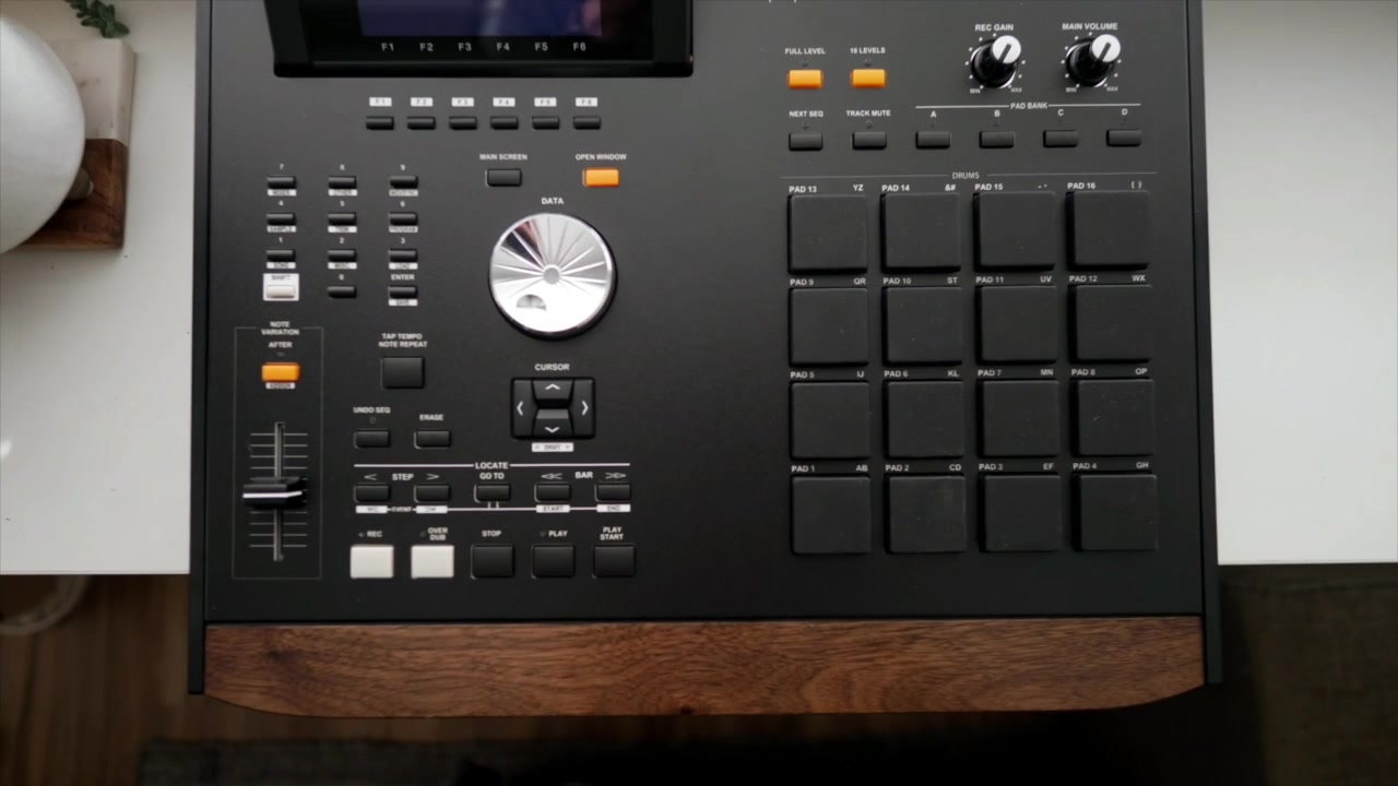 2026 🆕 AKAI MPC XL @ 2,900 E ONS 팀 引 포점 П