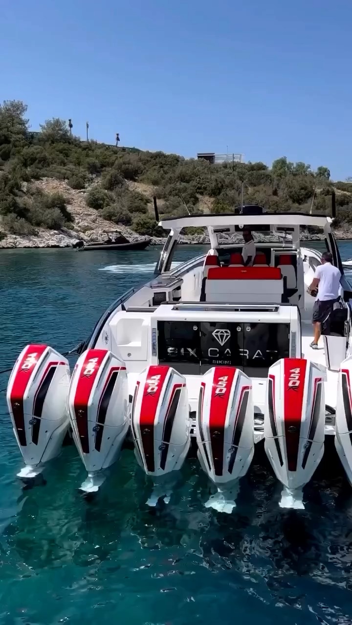 Quad Mercury Racing 450Rs pushing this beautiful Fountain 43 NX to