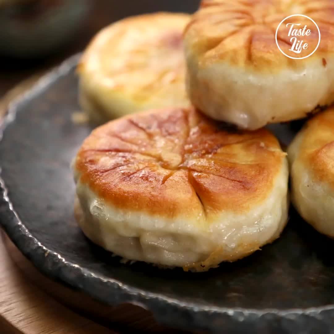 Baked meat buns 😋 😍 Get the recipe in the first comment ❤️