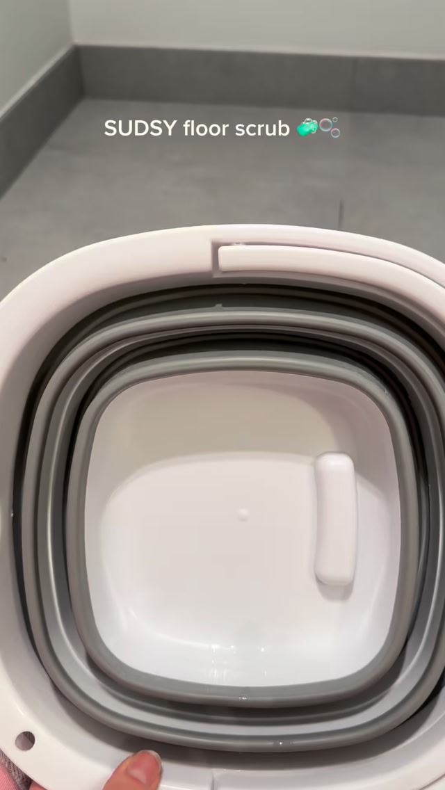 Amazon Collapsible Bucket 💗 COMMENT “NEED” to receive a DM. You can ...