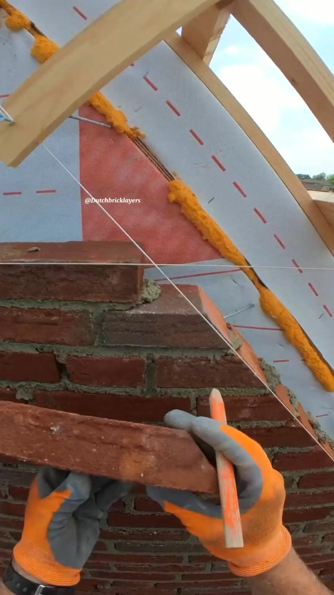 Laying bricks to string line #bricklaying #youtube #youtubeshorts # ...