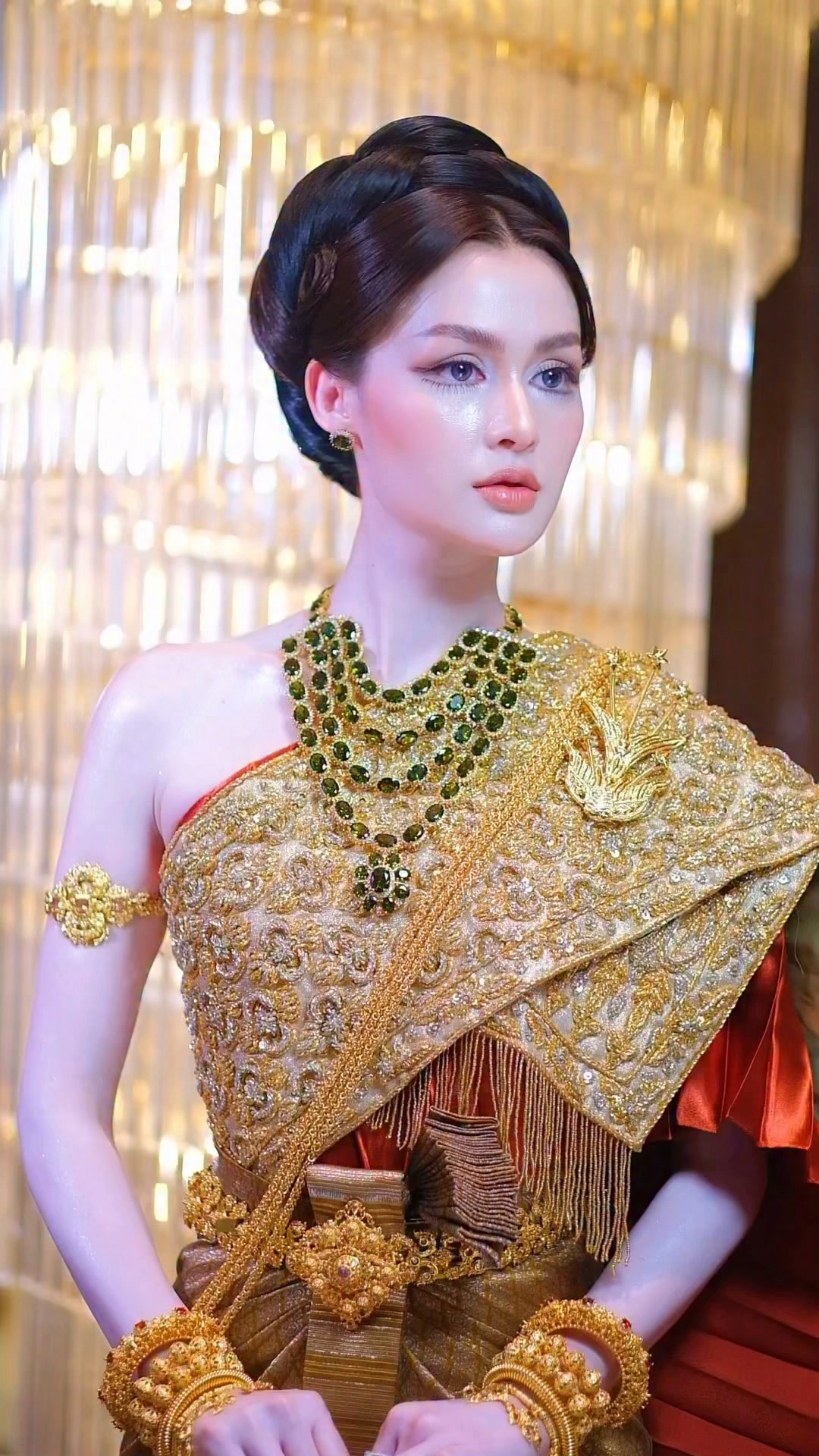 🏛️🏛️This is a Khmer dress used in wedding ceremonies which is a traditional Khmer cultural tradition.🏛️🏛️ | Bee Cambodia