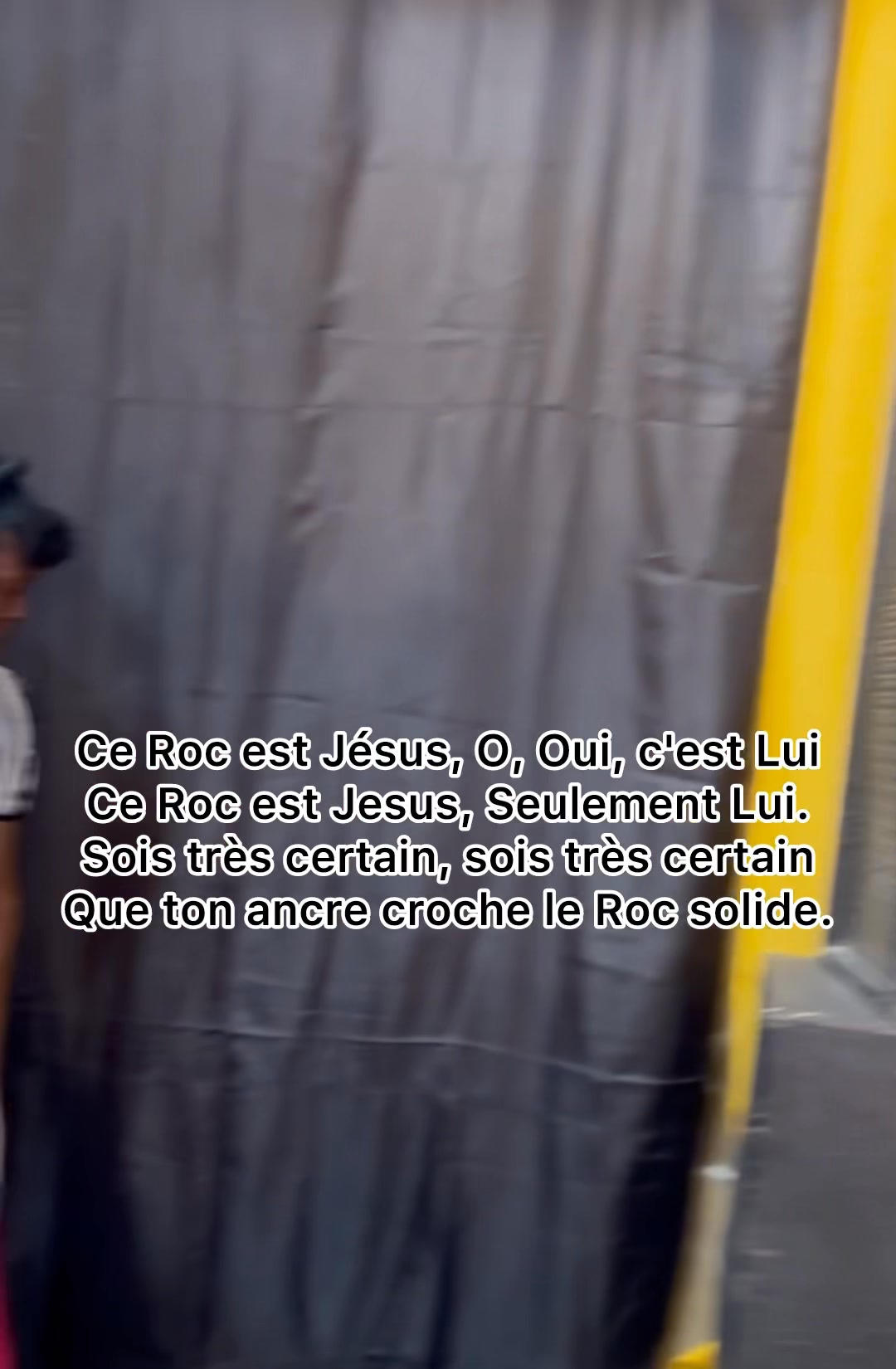 Ce Roc est Jésus, O, Oui, c'est Lui Ce Roc est Jesus, Seulement Lui ...