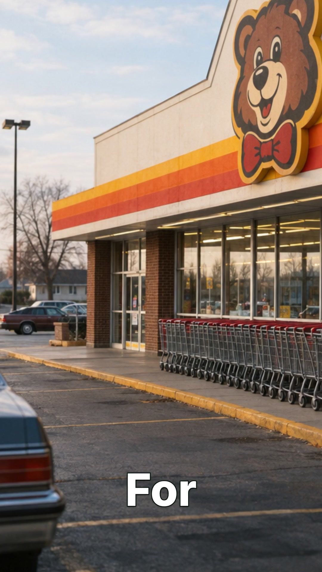 ビックベアーです 🐻 Big Bear put a friendly mascot on central Ohio grocery runs for
