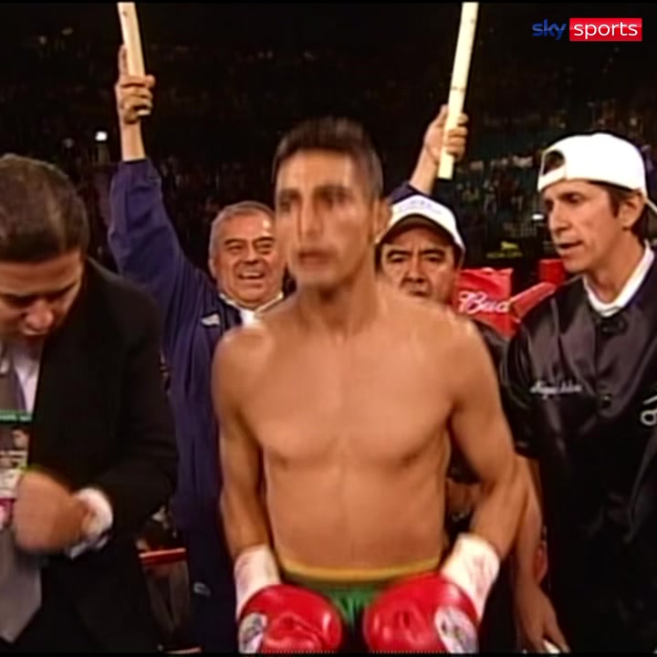 OnThisDay in 2002, Marco Antonio Barrera bested Erik Morales by UD