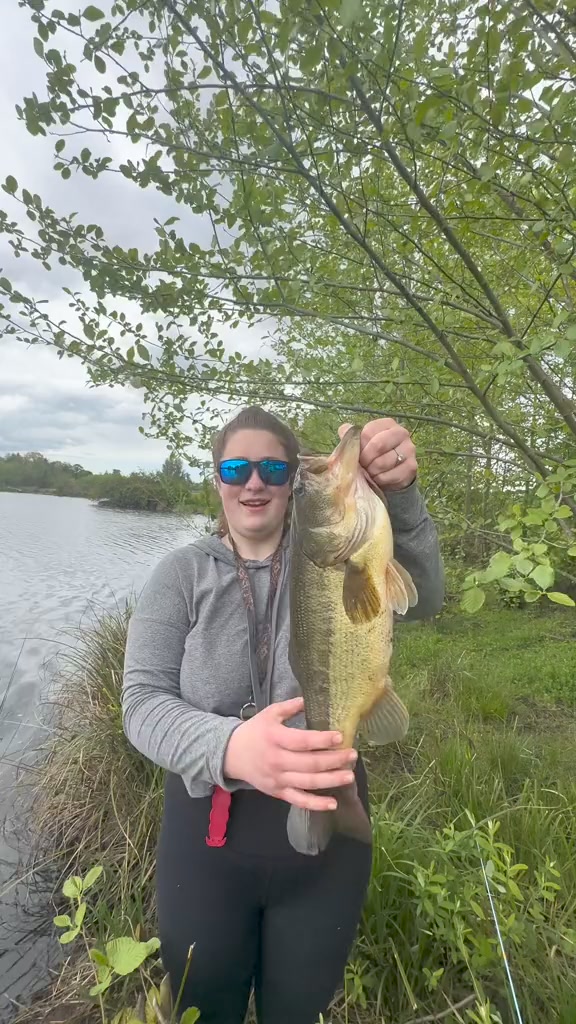 Bobber Down on the FIRST CAST by worlds best fisherman | Thomas T ...