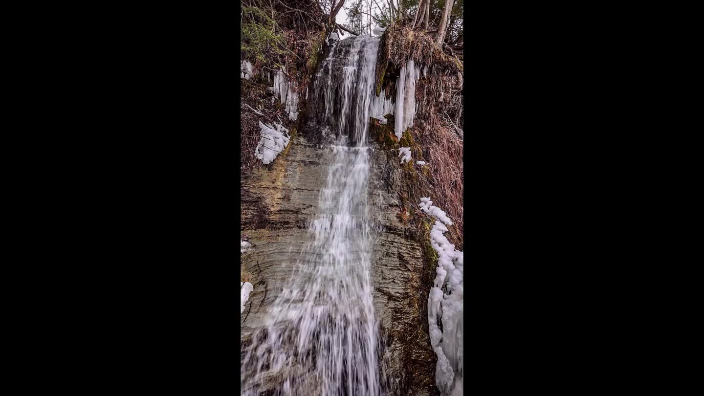 Where to park and hike to the Zoar Valley waterfall?