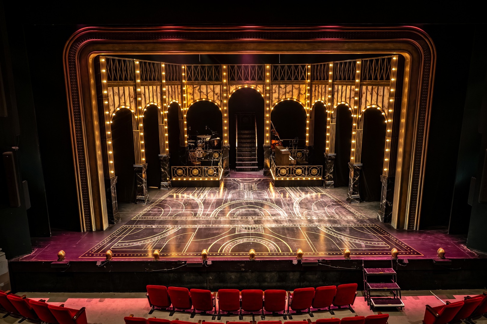 Eyes down... 👀 If you’re seated in the balcony for PIAF/DIETRICH, you ...