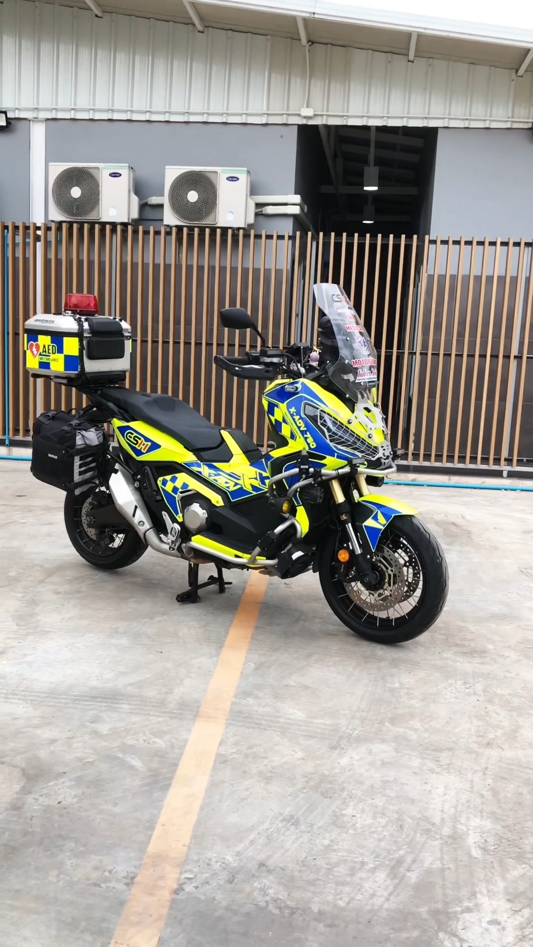 HONDA X-ADV 750 ภารกิจใหม่ ออกแบบ และติดตั้งรถกู้ภัย โดย HUG CUSTOM HUG ...