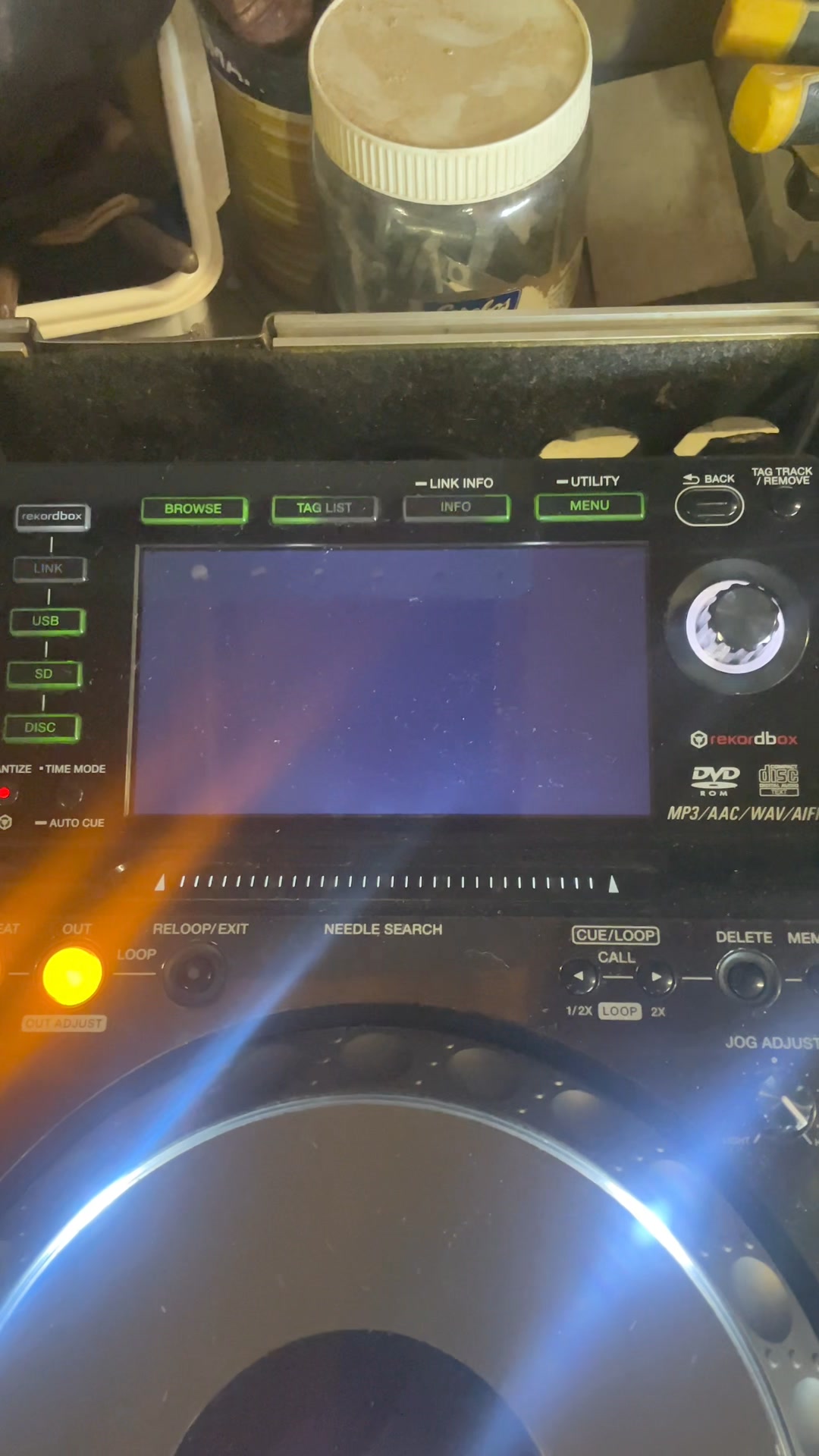 What causes the E-8709 error message on a CDJ-2000 and how to fix it?