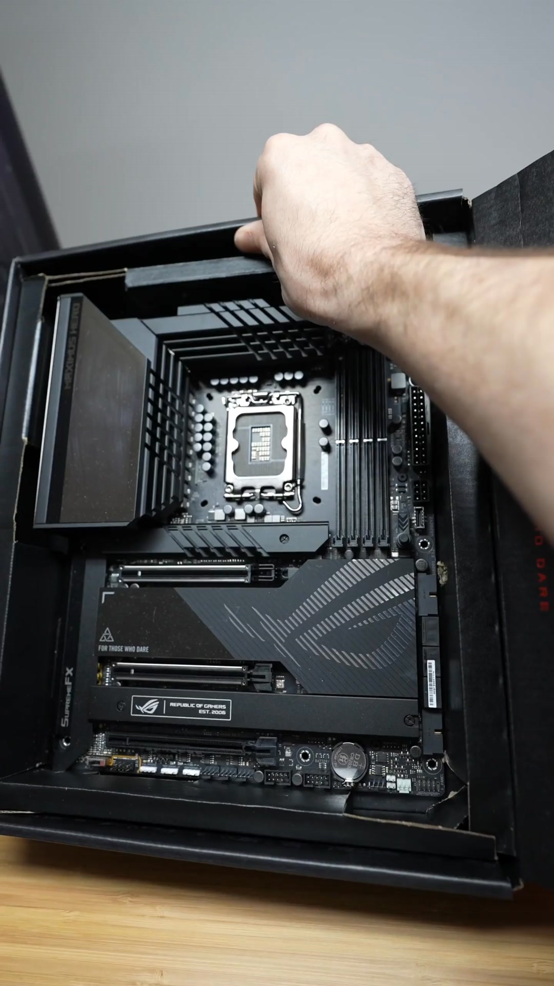 PCケース(自作PC用) 13700k AsRockz790 D4 Trident  G. Turning this disaster around - wait till you see the final PC