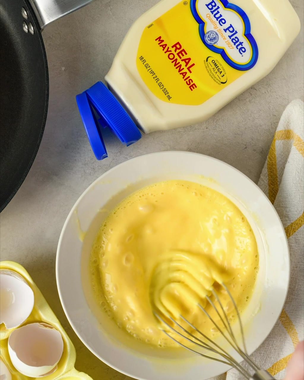 blue cheese dressing alton brown Brown: “For scrambled egg perfection, whisk one teaspoon of mayonnaise and one teaspoon of water into eggs before scrambling.”, Us: “But of course!” *reaches for the Plate* Ranch dressing