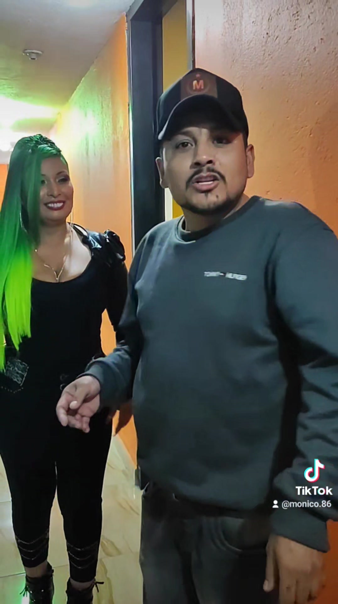 Jajajaja un momento de risa con Lorena y mi esposa les comparto amigos