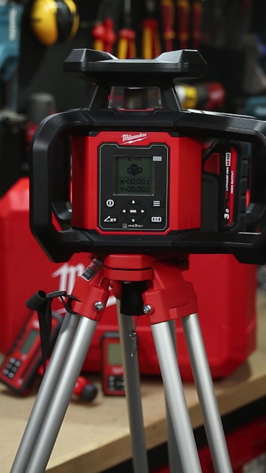 The M18™ Dual Grade Rotary Laser 1,220m (4000') Kit (M18RL1220-301C ...