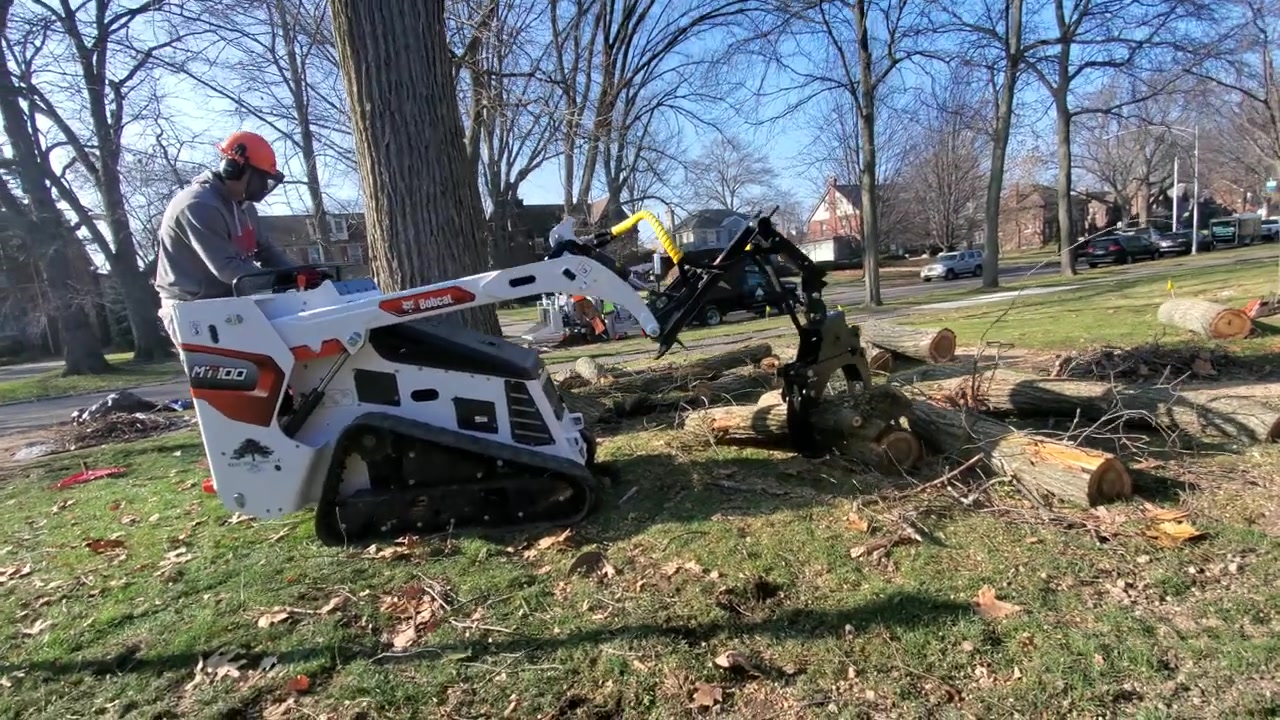 Learning How to Operate the Bobcat MT 100 Mini Track Loader Monster Elm ...