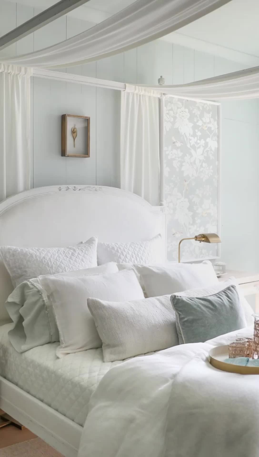styling-tips-for-a-luxe-layered-bed-it-s-all-about-the-mix-of