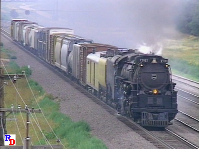 Union Pacific Challenger #3985 handles 20 cars of mixed freight with ...